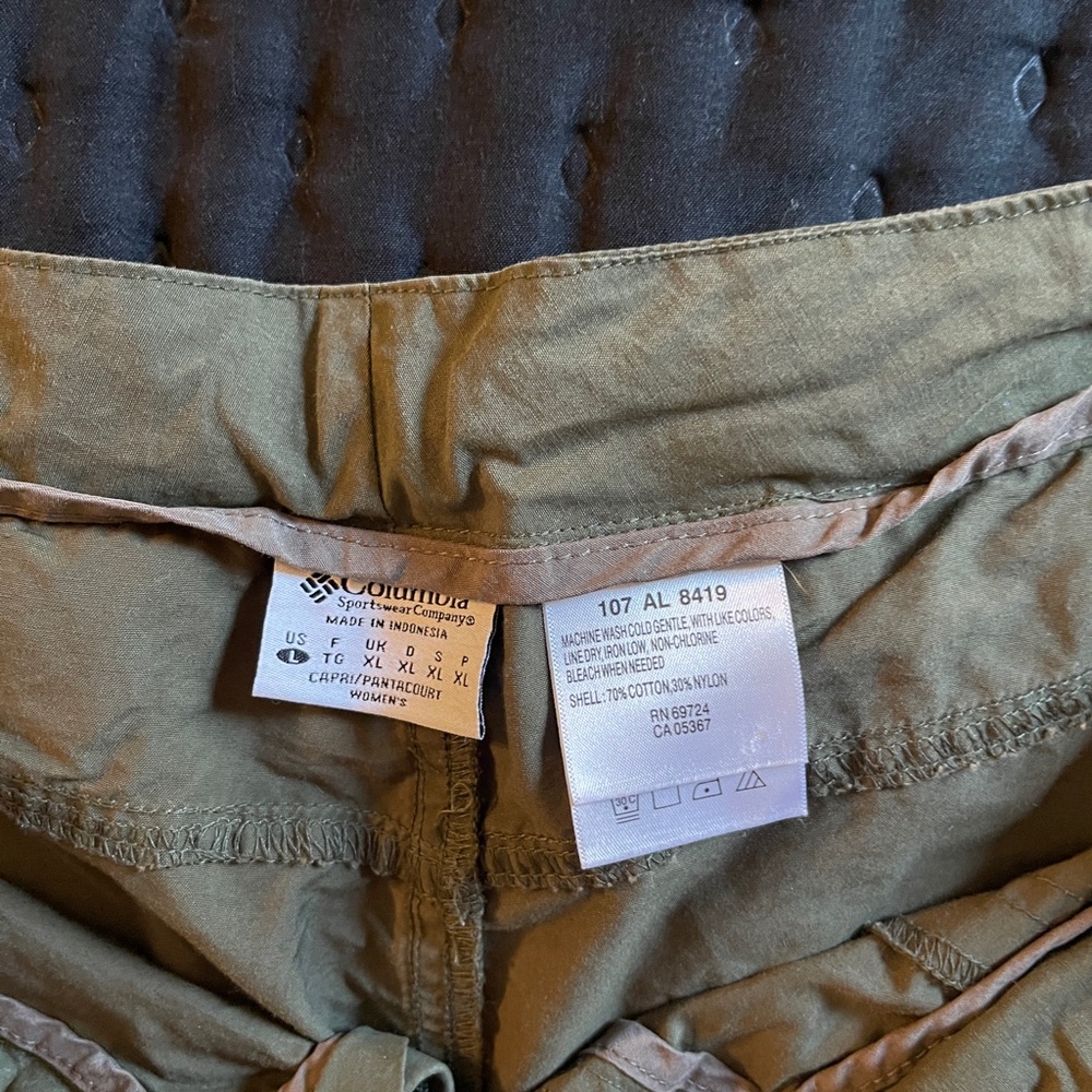 Columbia Men's Khaki Cargo Pants - Picture 2 of 3